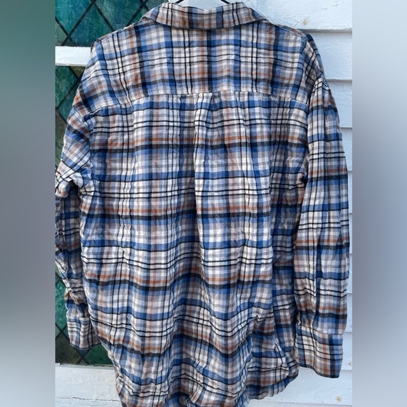 Levi’s Plaid Button-up Shirt- Size large - Picture 2 of 3